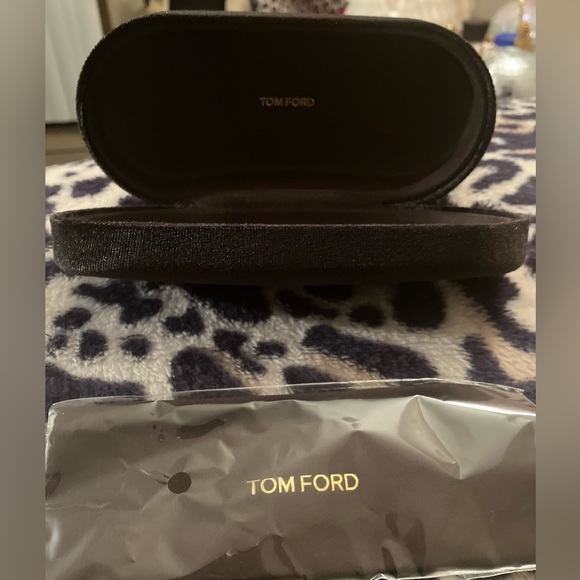 100% Authentic Tom Ford sunglasses case (glasses are not included) - Picture 4 of 5